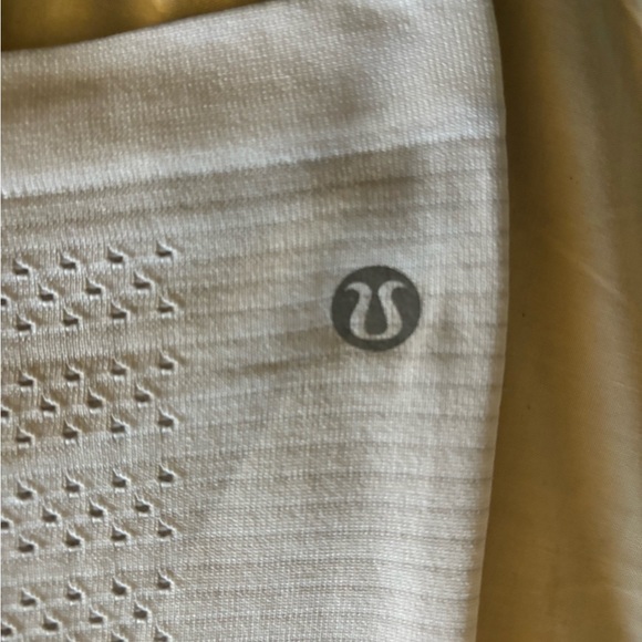 Lululemon Swiftly Breathe Short Sleeve Size 6 - Picture 4 of 6